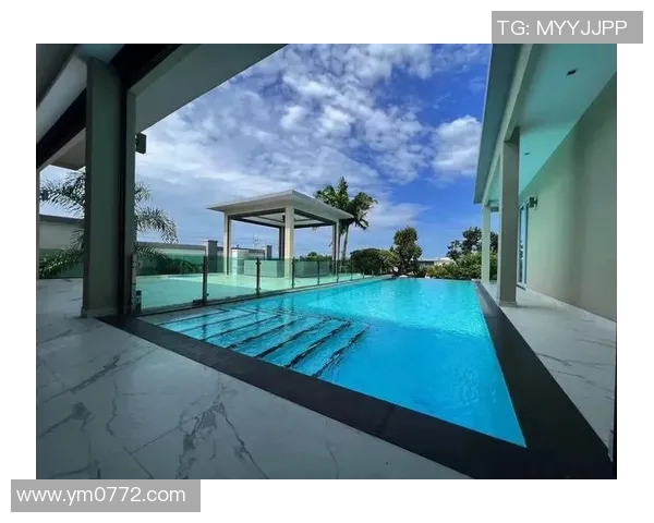 私密奢华享受：打造完美私人泳池的设计与功能指南